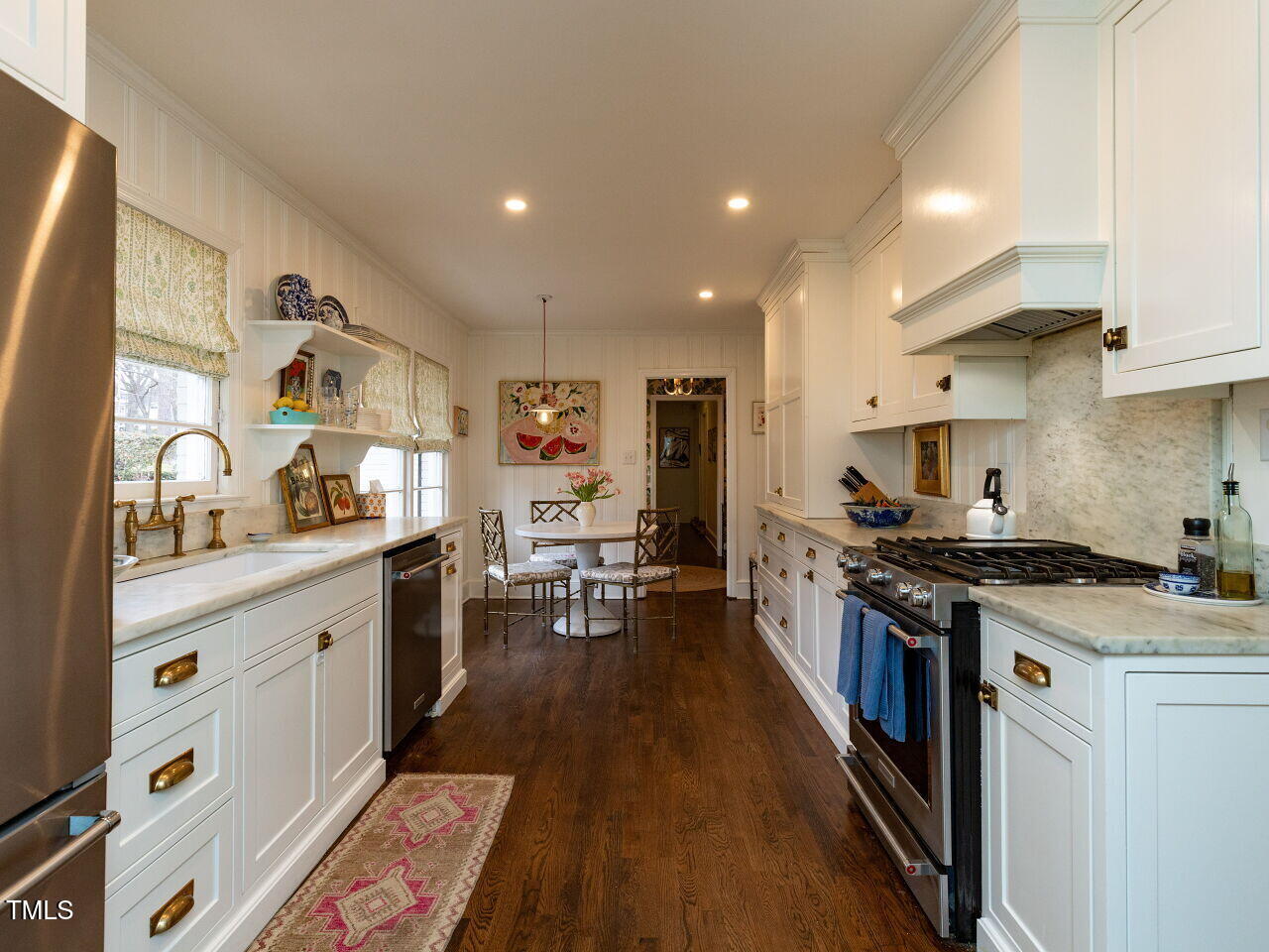 305 W Drewry Lane