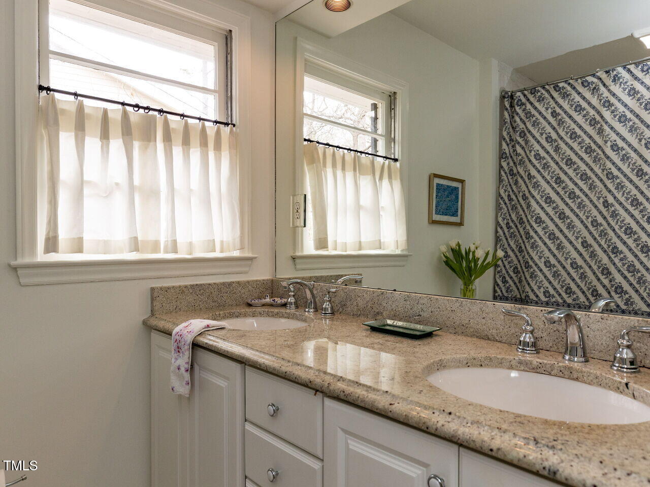 305 W Drewry Lane