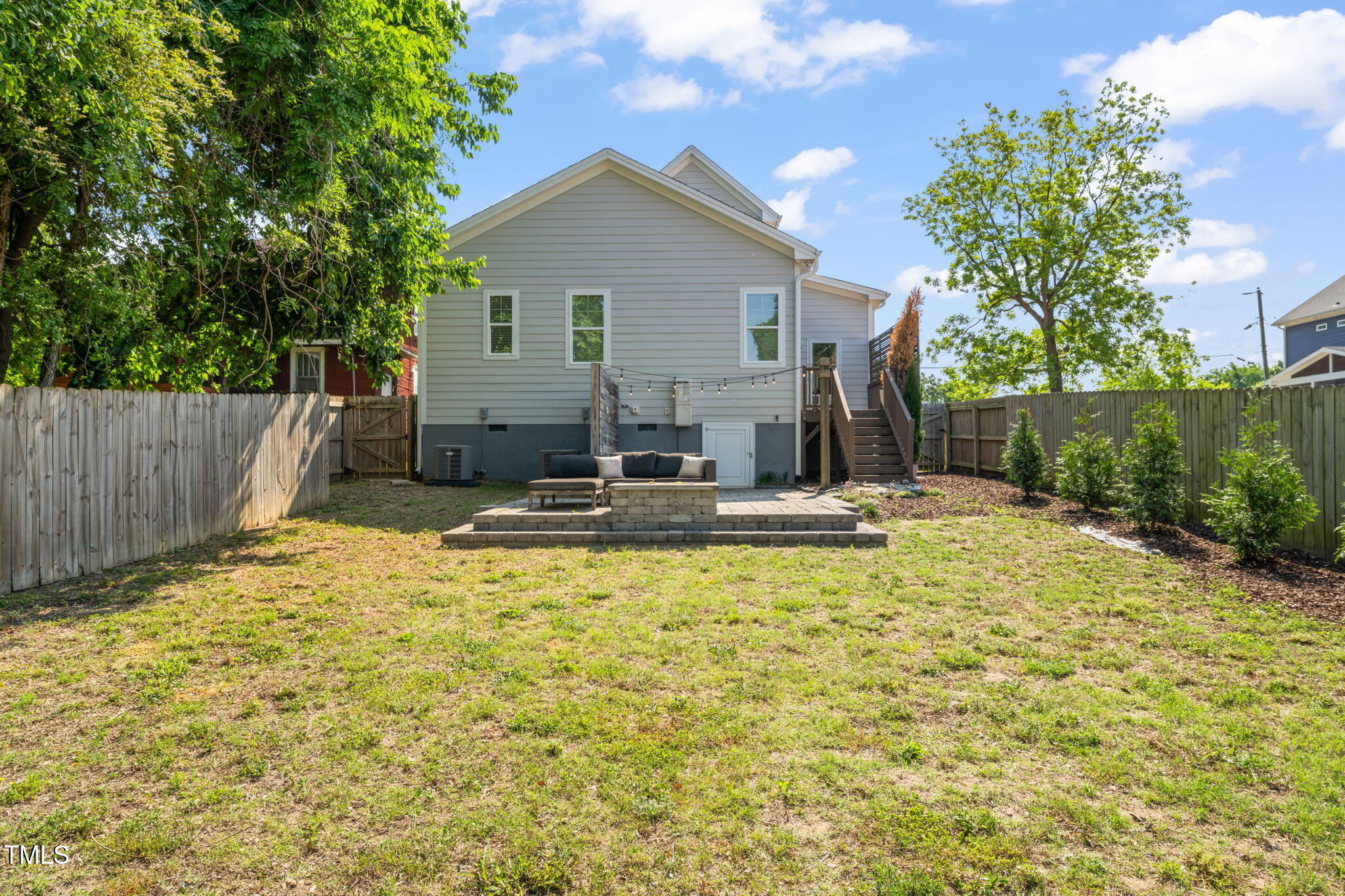 512 Montague Lane