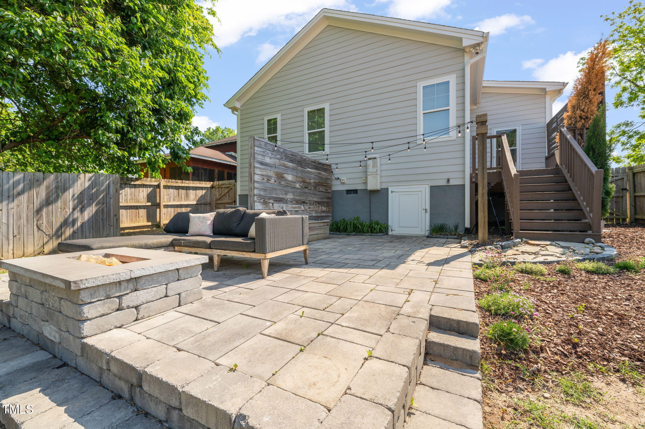 512 Montague Lane