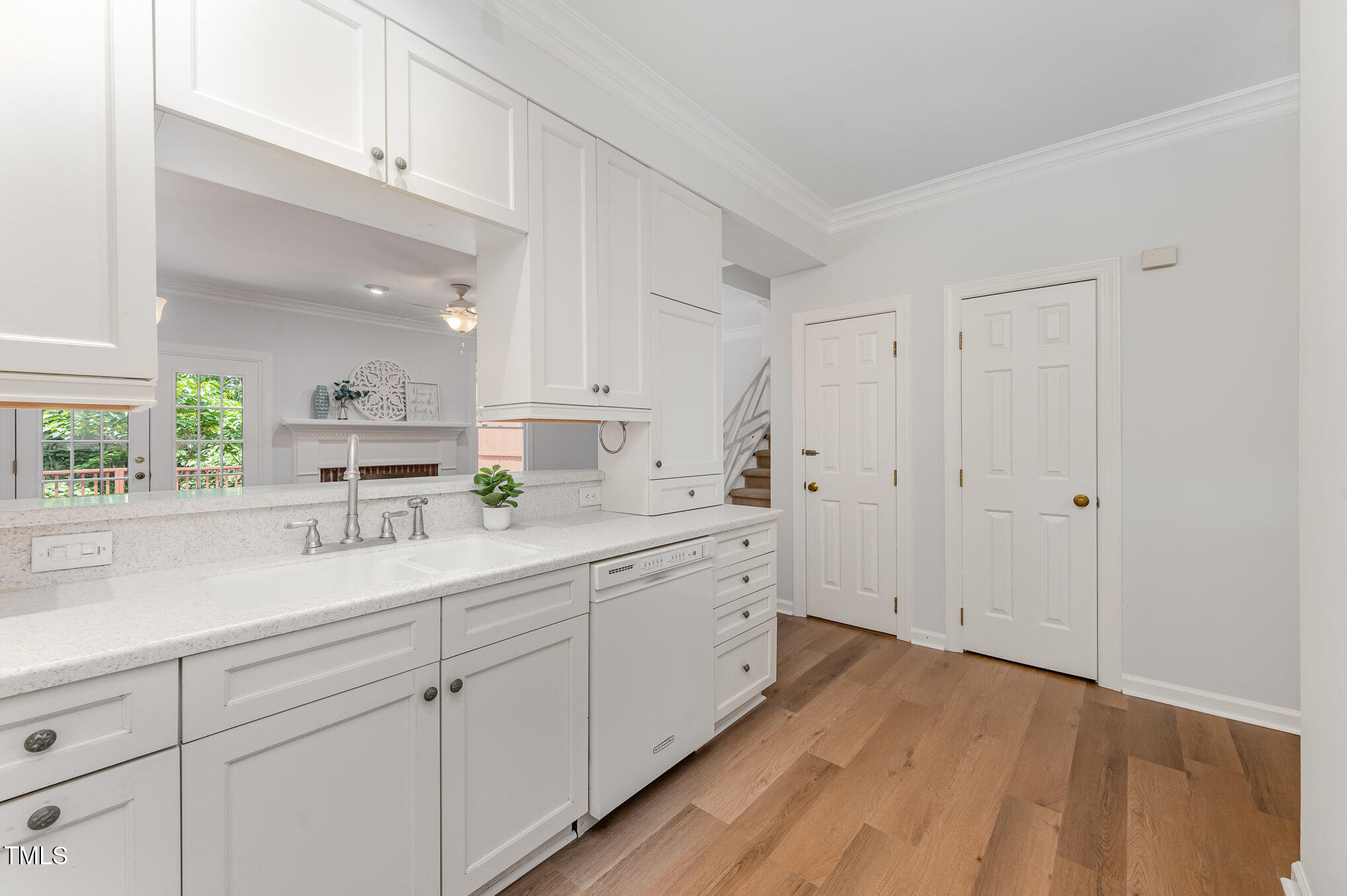 1547 Village Glenn Drive