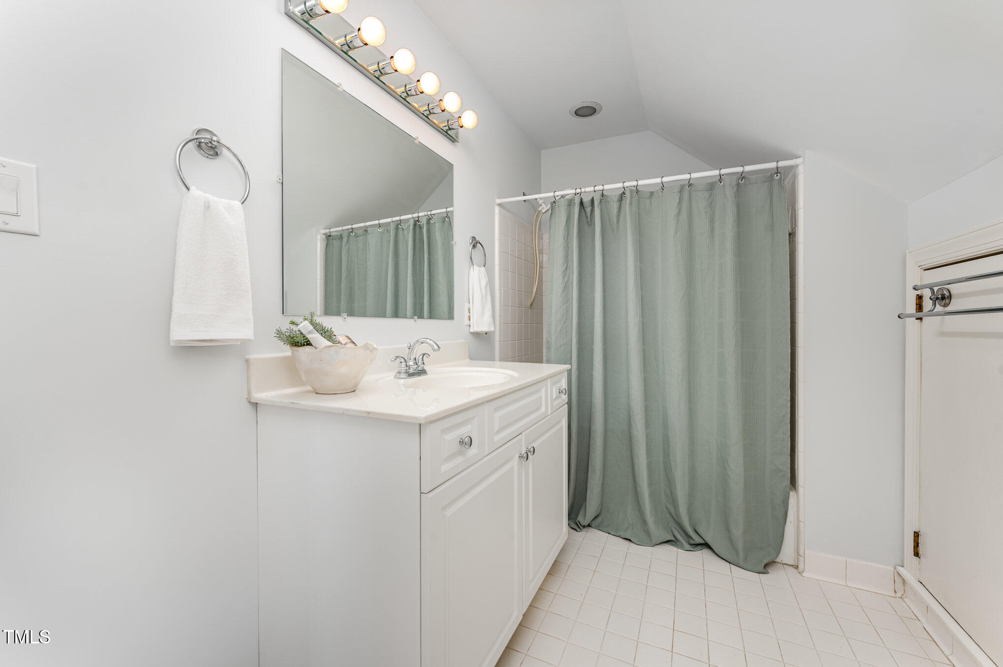 1547 Village Glenn Drive