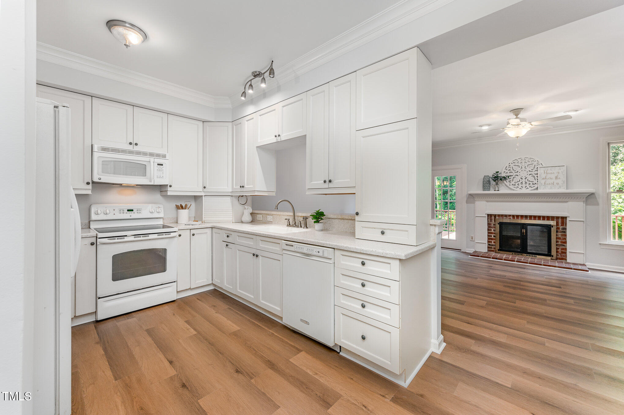 1547 Village Glenn Drive