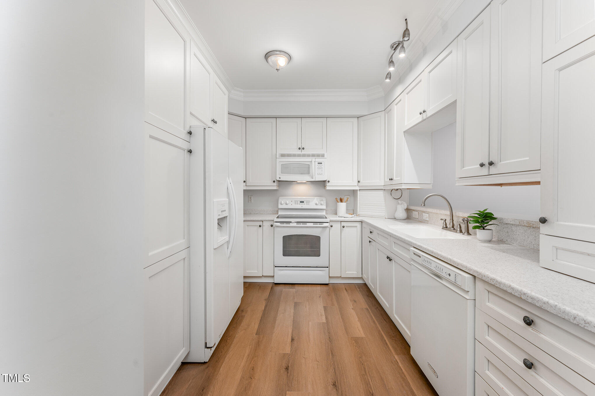 1547 Village Glenn Drive