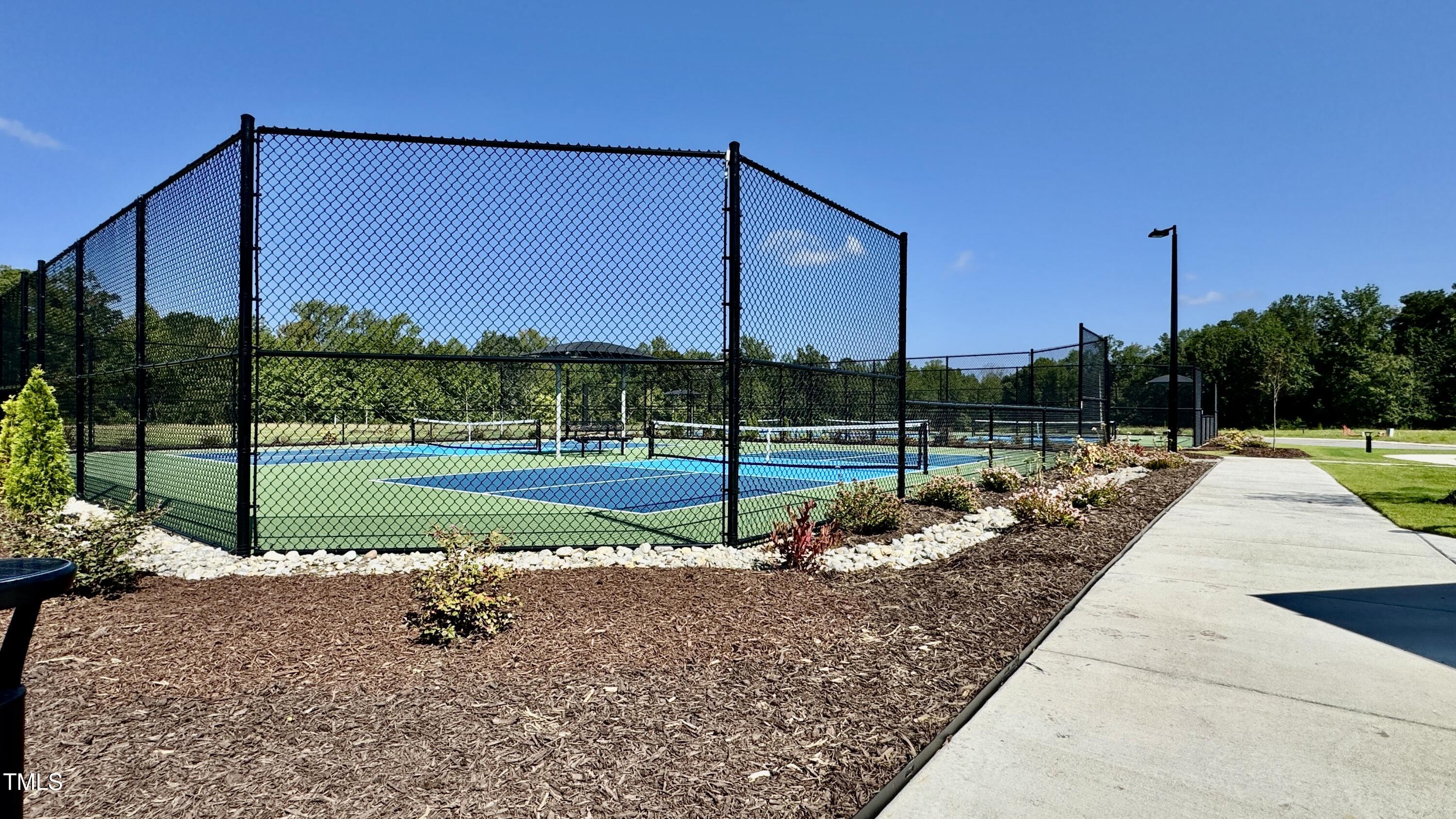 2421 Abbeyhill Drive # 09