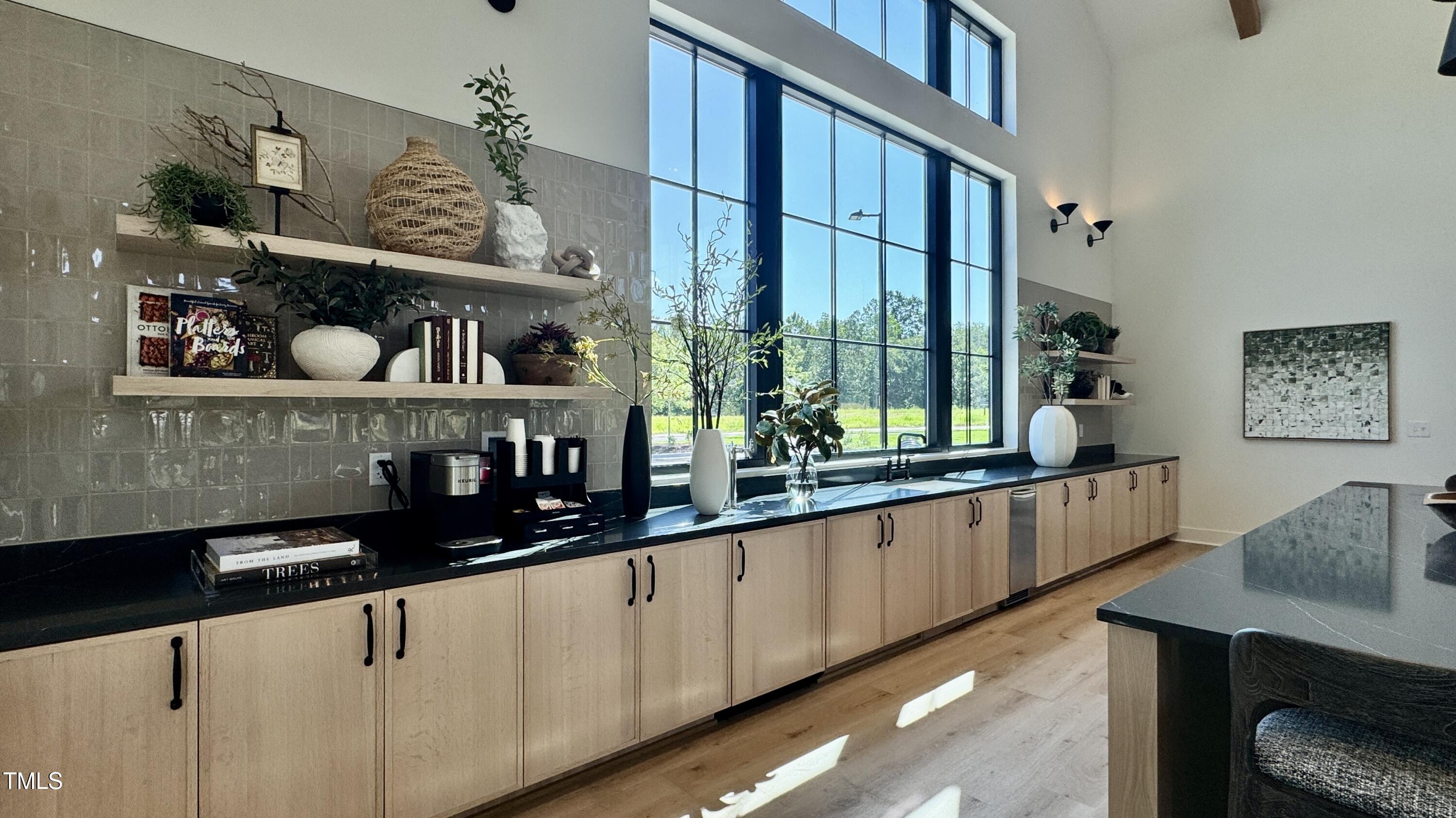 2421 Abbeyhill Drive # 09