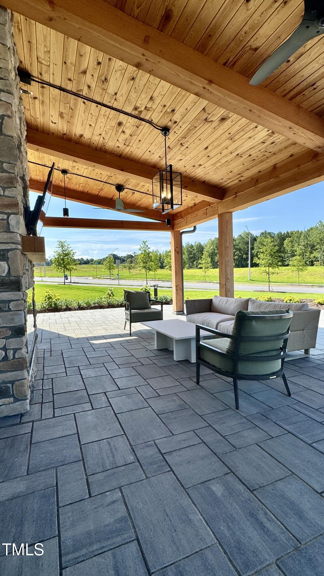 2421 Abbeyhill Drive # 09