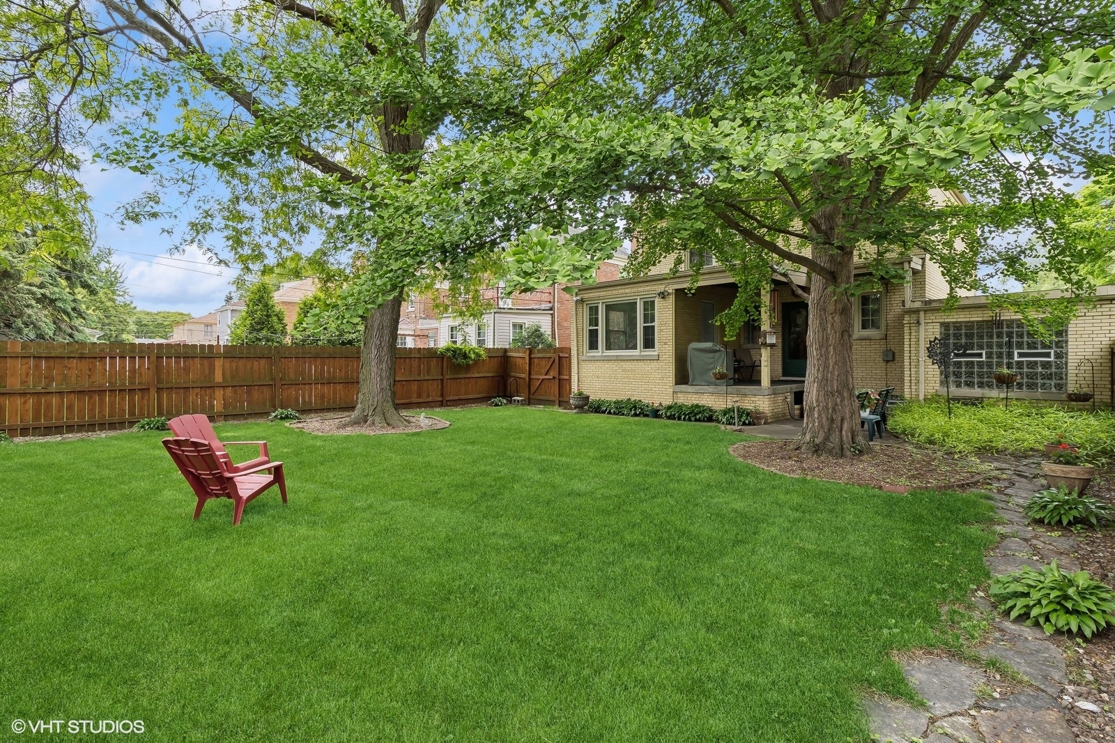 6153 N Leader Avenue