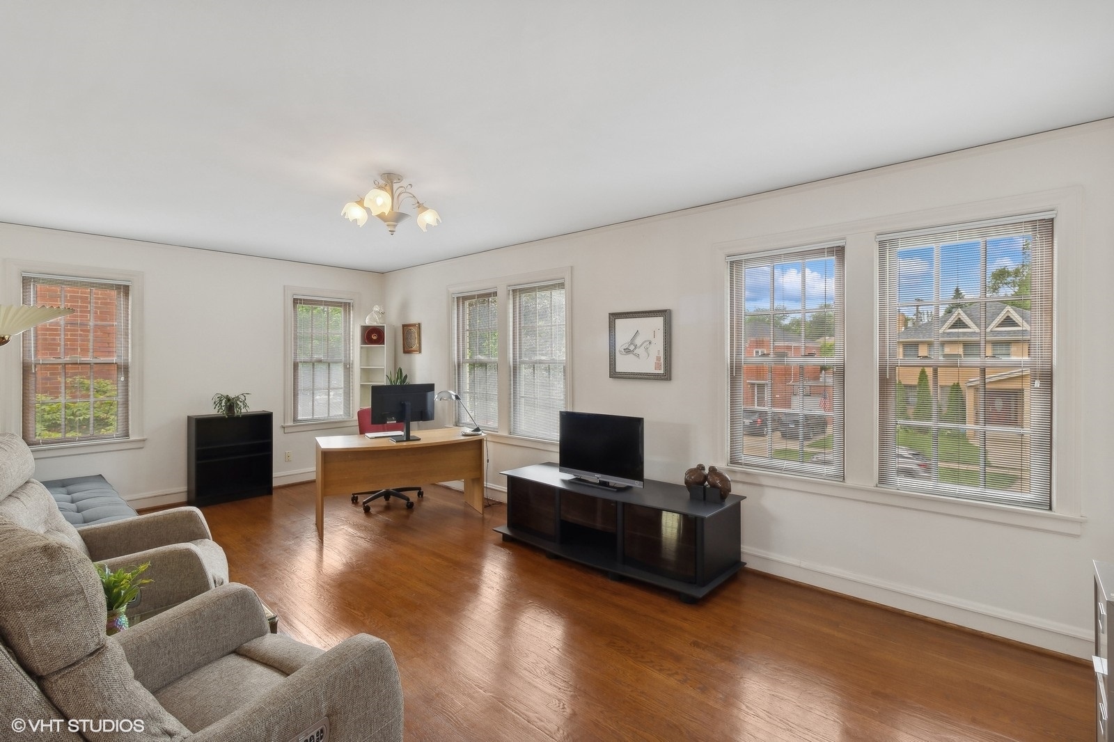 6153 N Leader Avenue