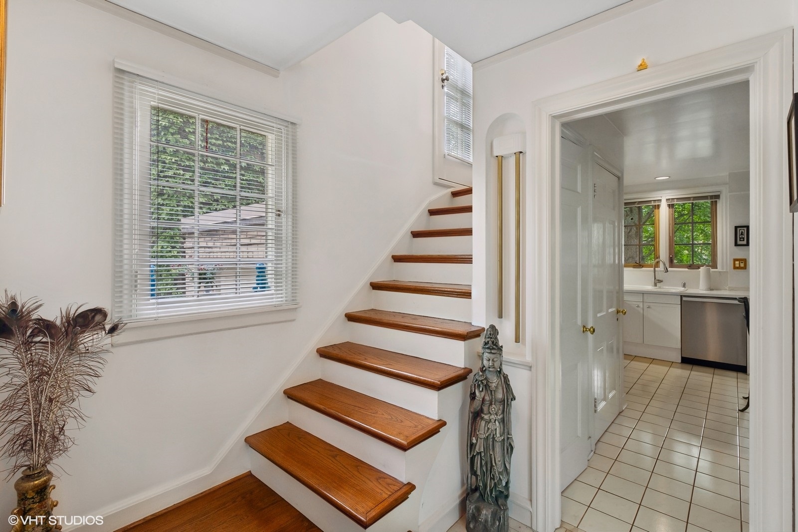 6153 N Leader Avenue