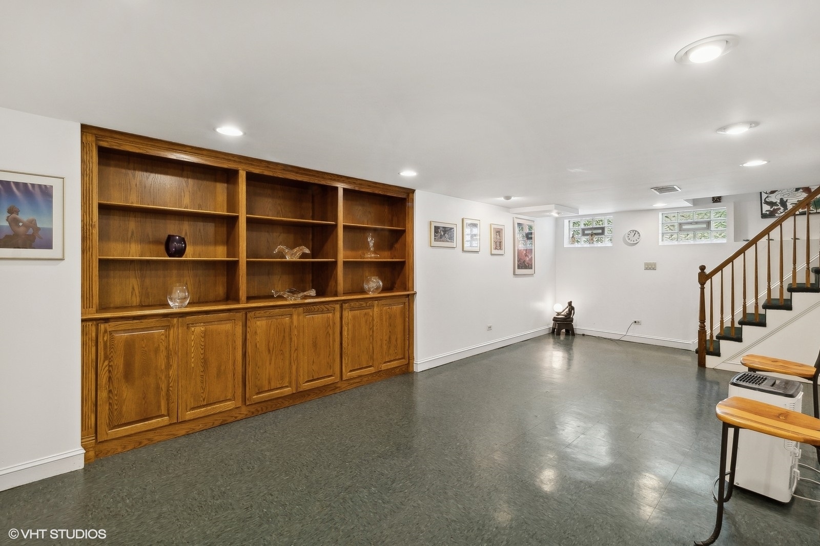 6153 N Leader Avenue