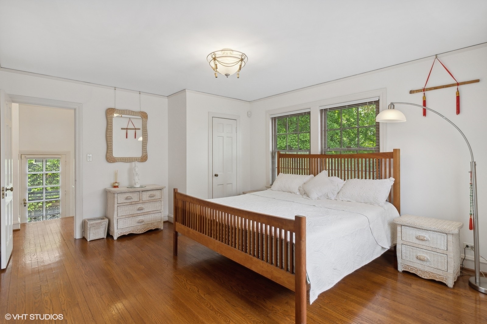 6153 N Leader Avenue