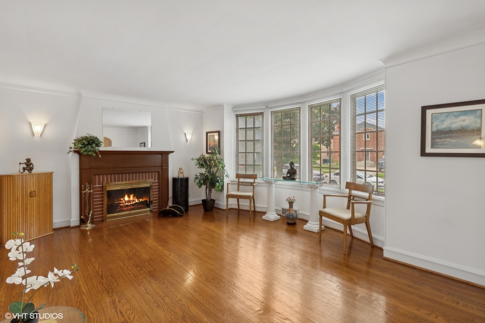 6153 N Leader Avenue