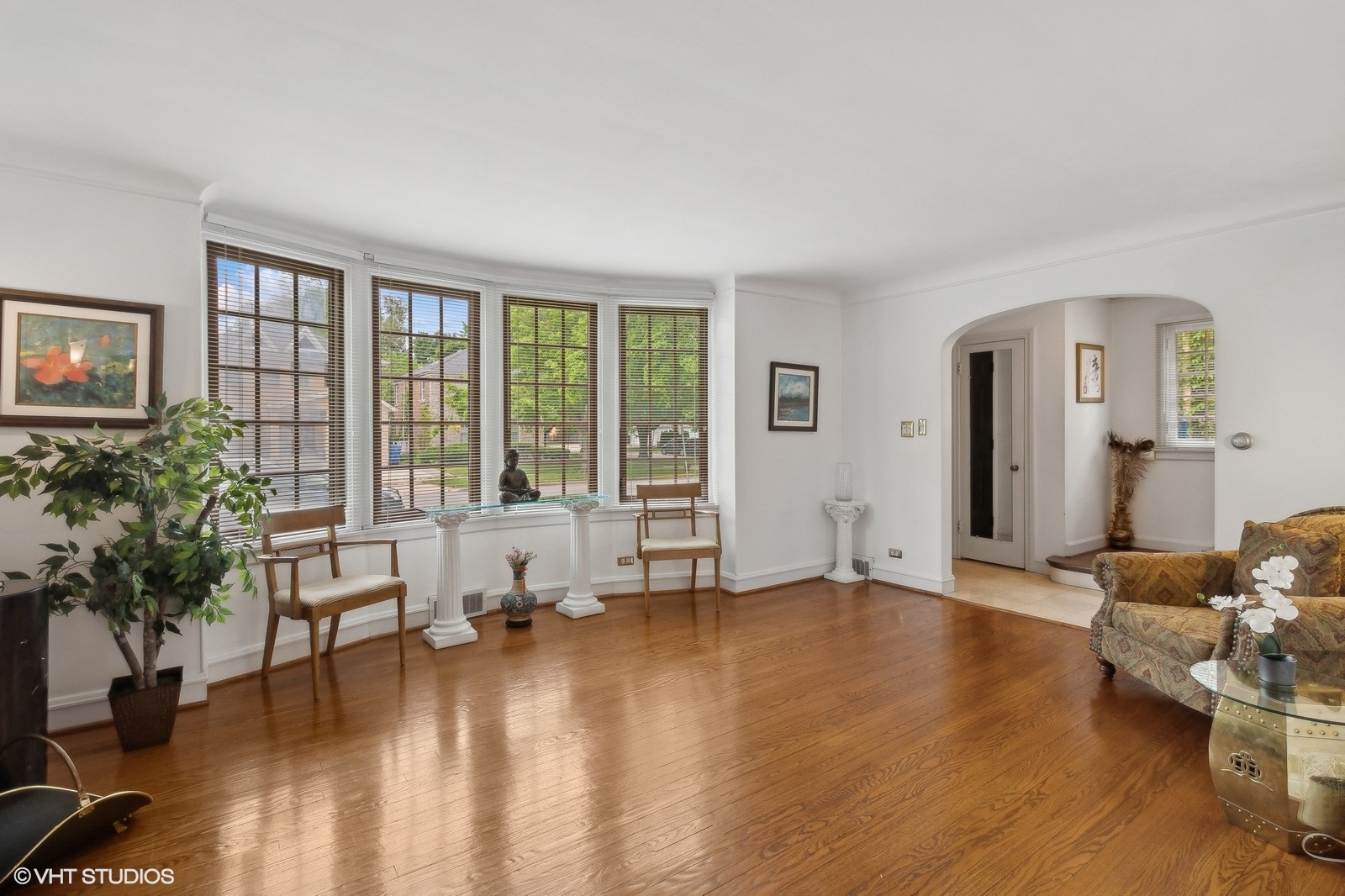 6153 N Leader Avenue