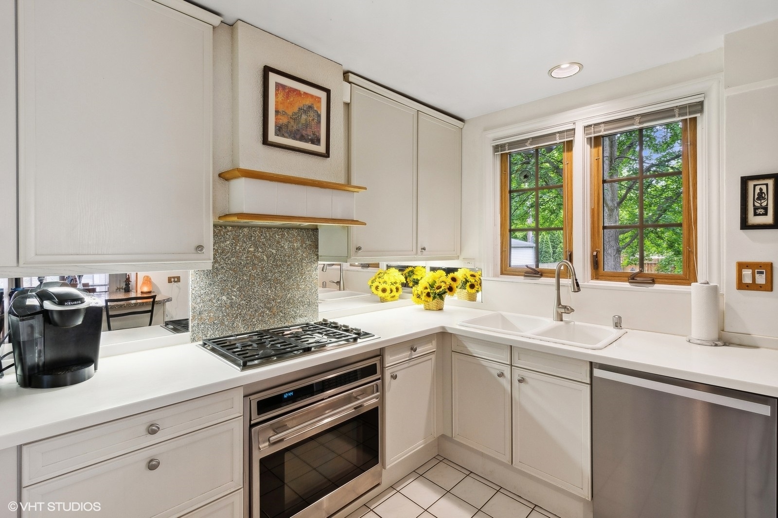 6153 N Leader Avenue