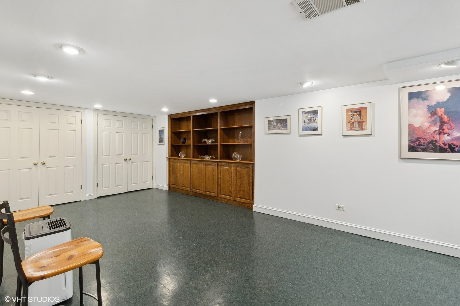 6153 N Leader Avenue