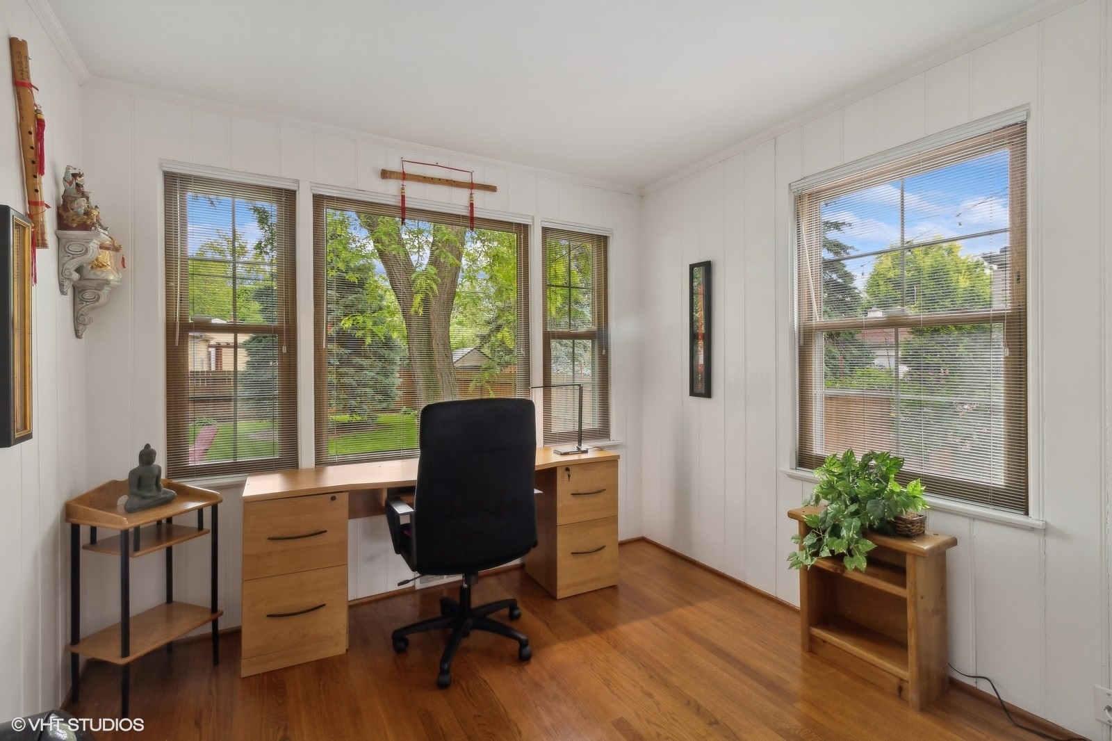 6153 N Leader Avenue