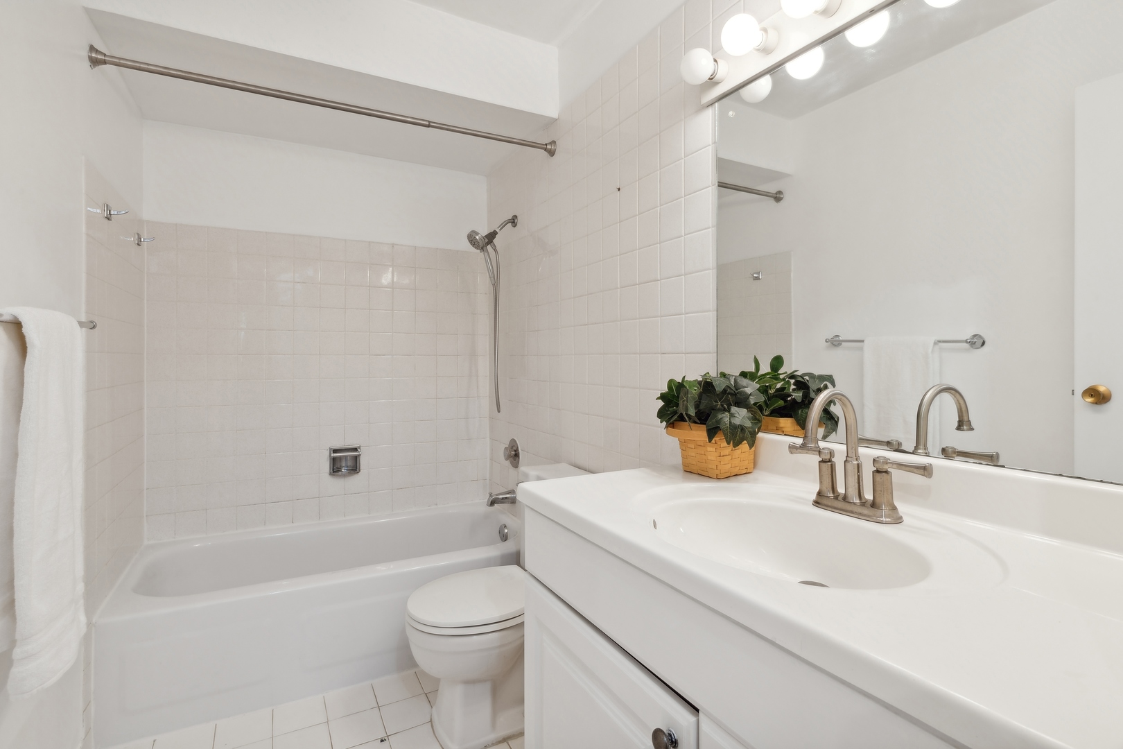 2050 Valencia Drive Unit: 206C