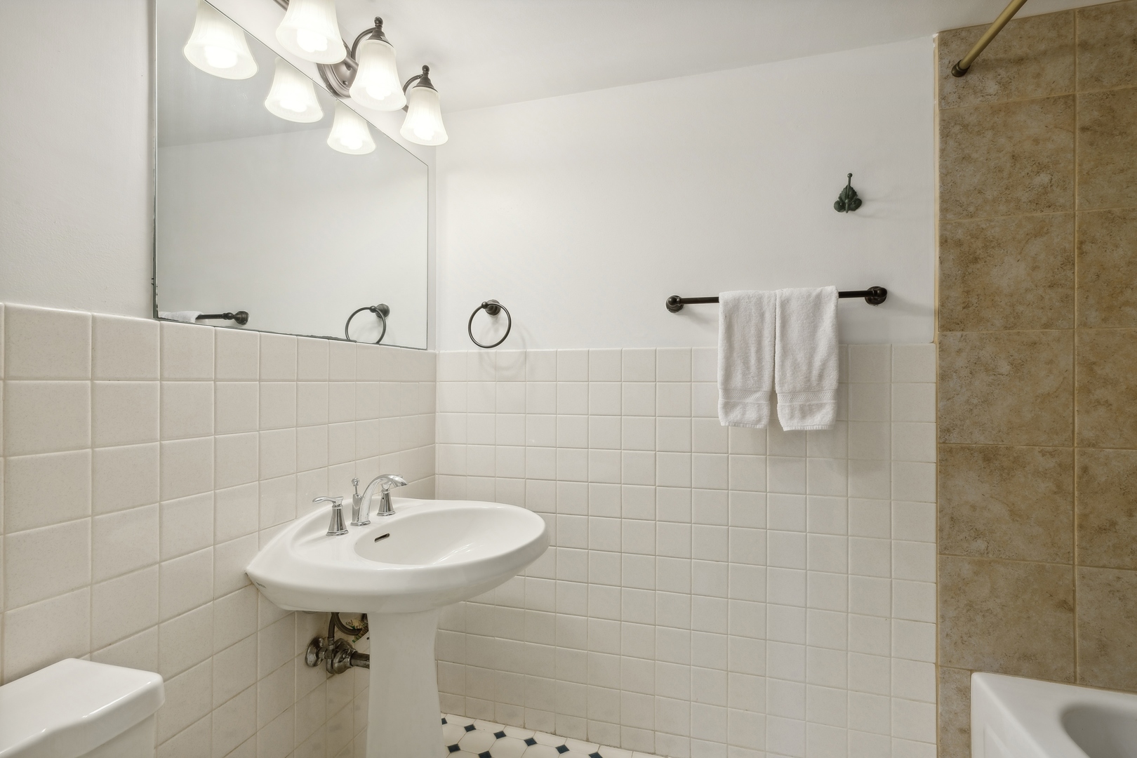 2050 Valencia Drive Unit: 206C