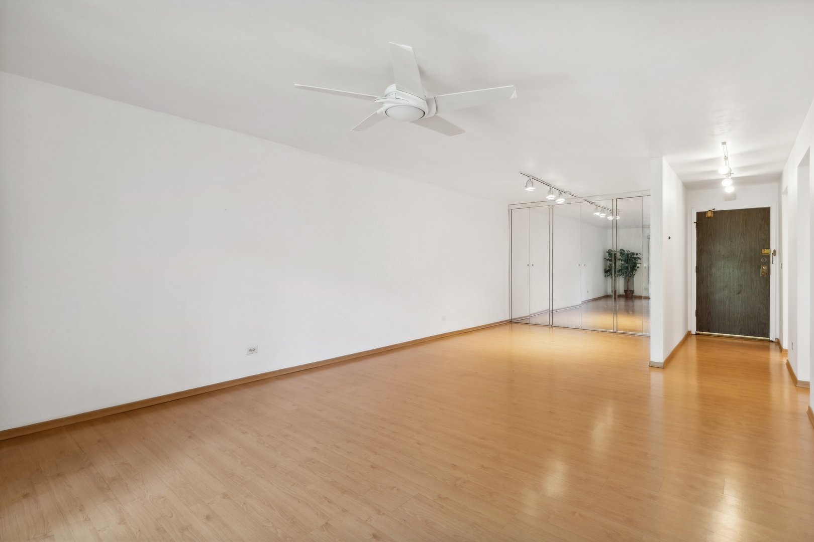 2050 Valencia Drive Unit: 206C