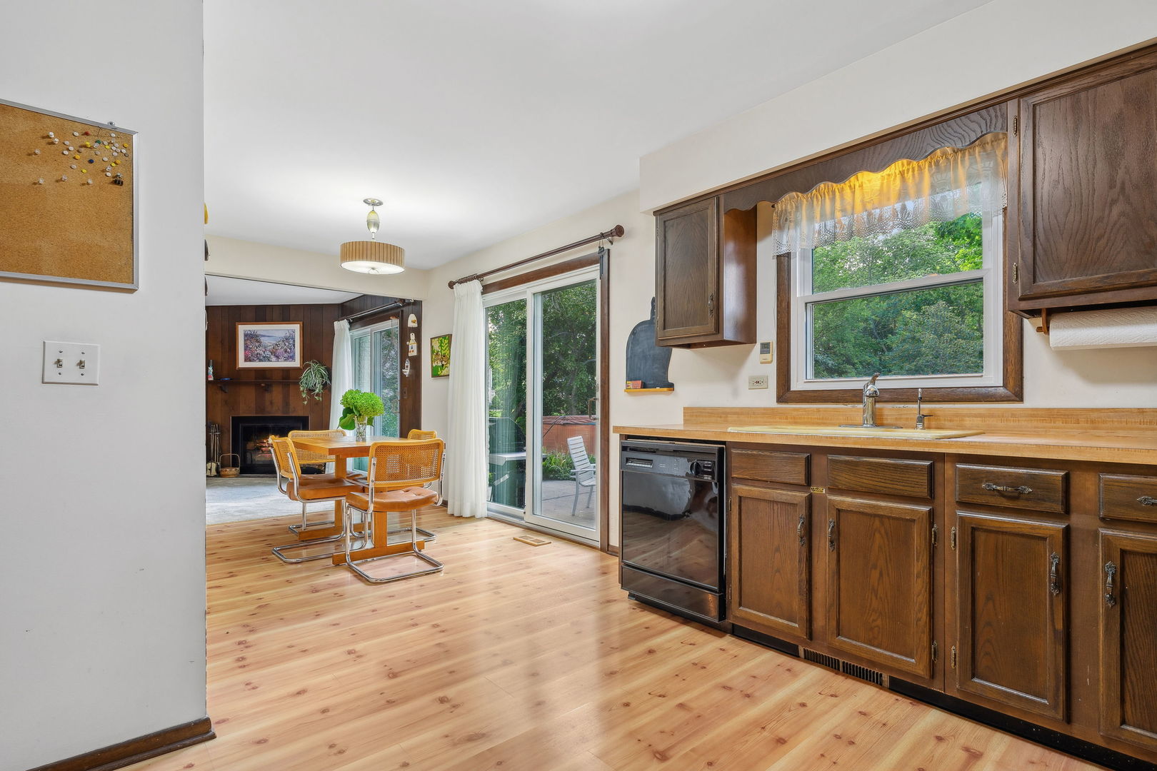 3245 Lakeside Avenue