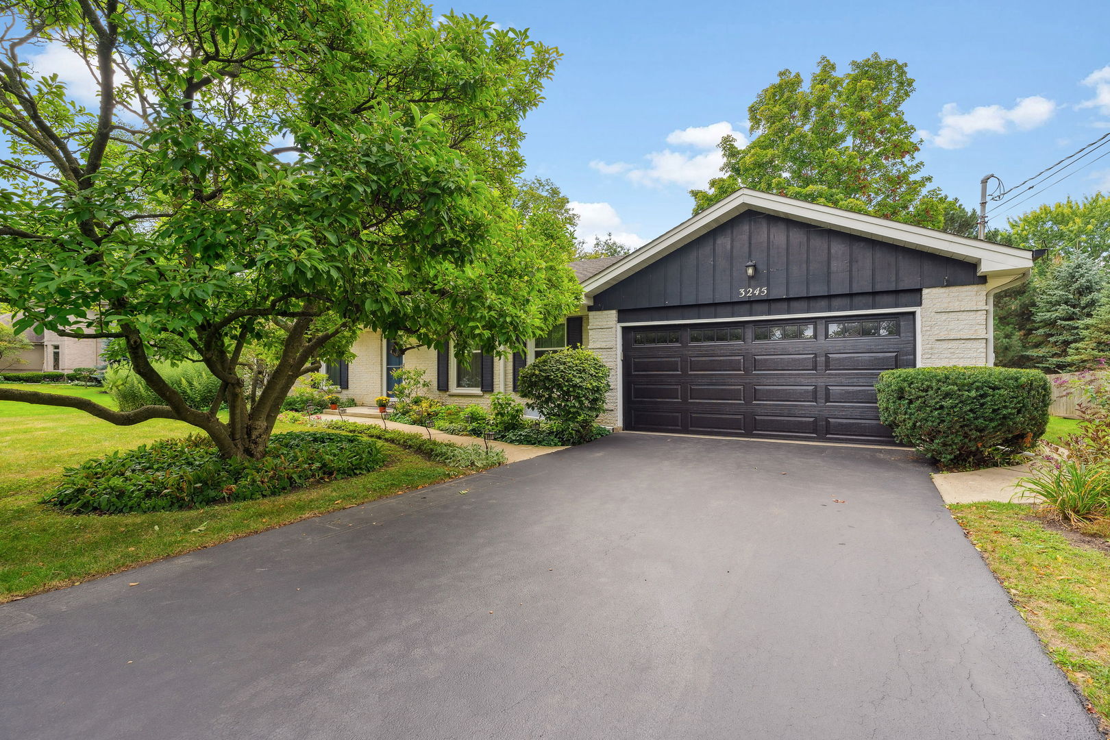 3245 Lakeside Avenue