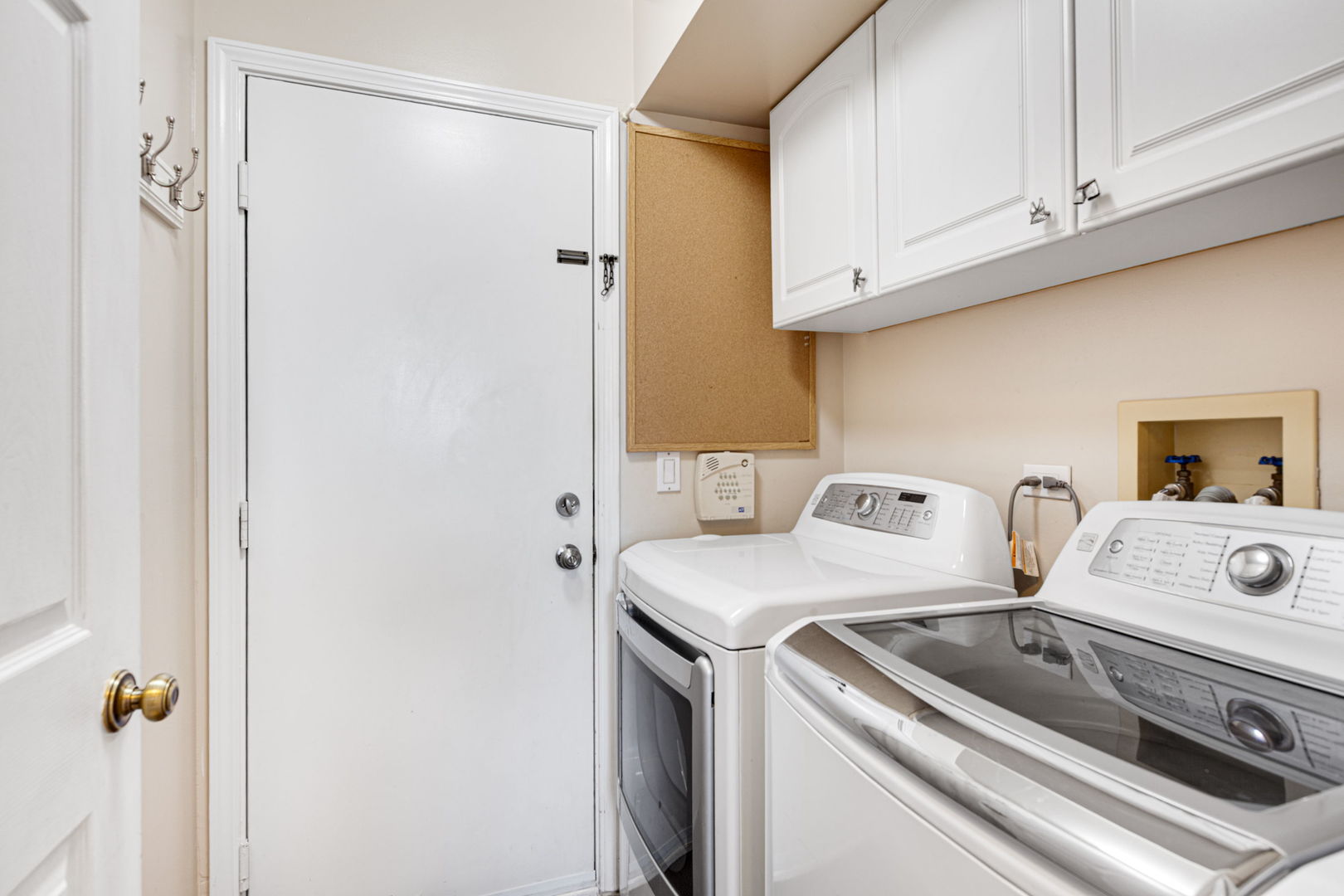 2212 Magnolia Court W