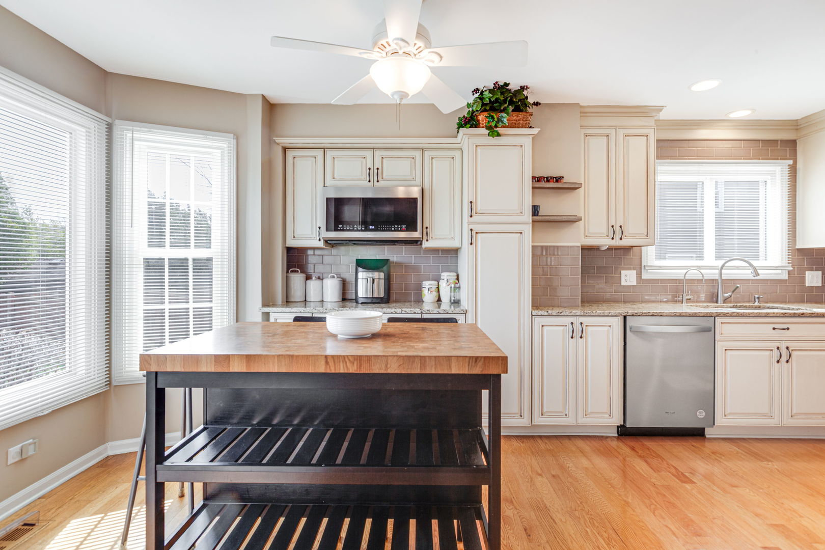 2212 Magnolia Court W