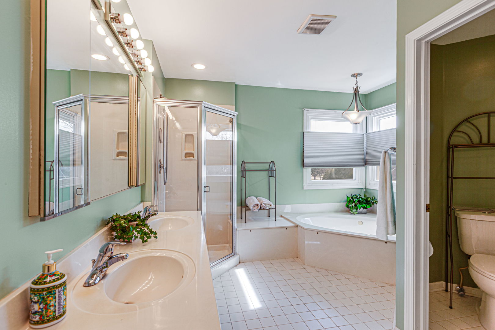 2212 Magnolia Court W