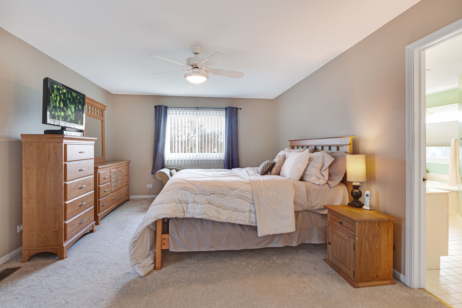 2212 Magnolia Court W