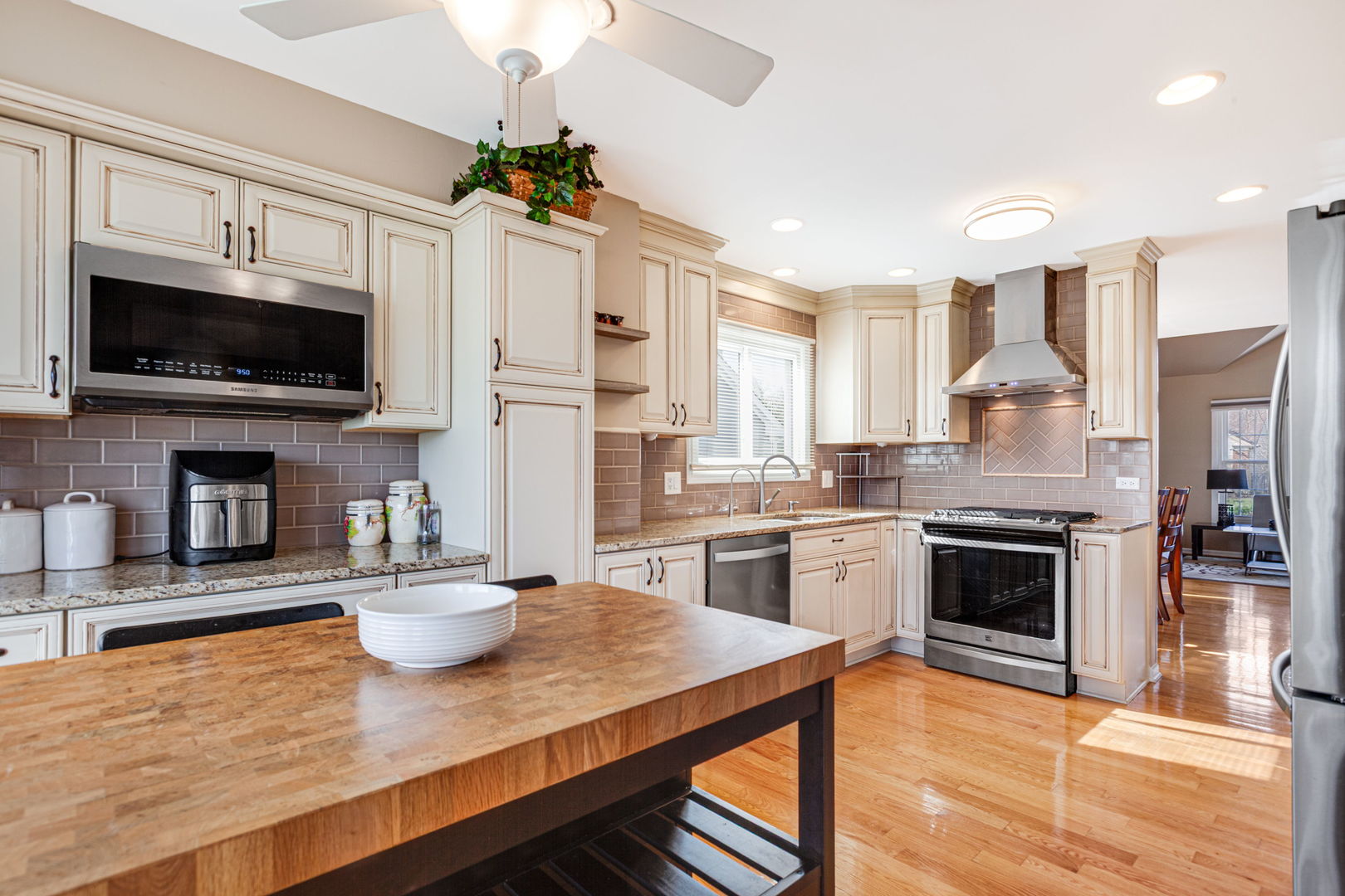 2212 Magnolia Court W