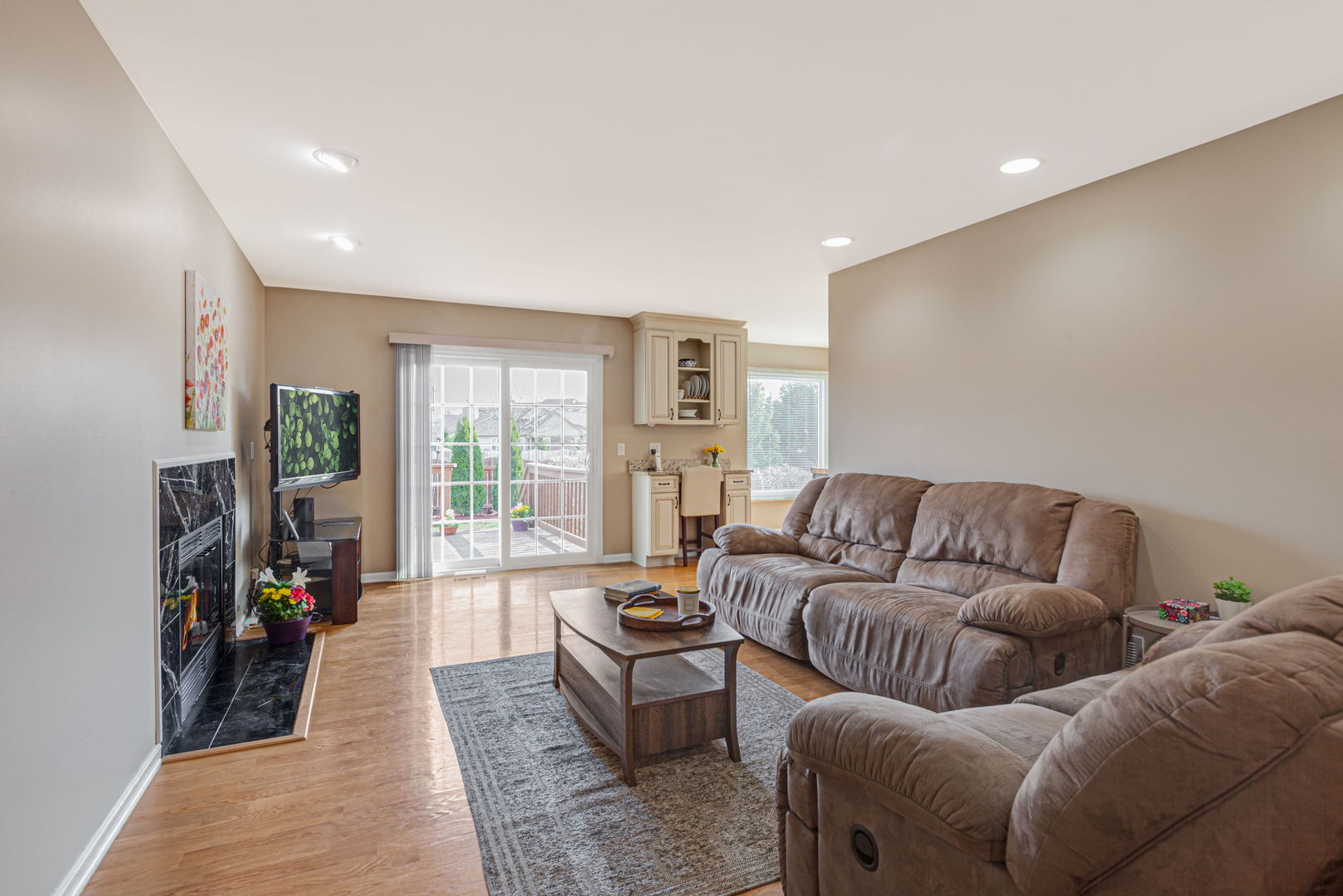 2212 Magnolia Court W