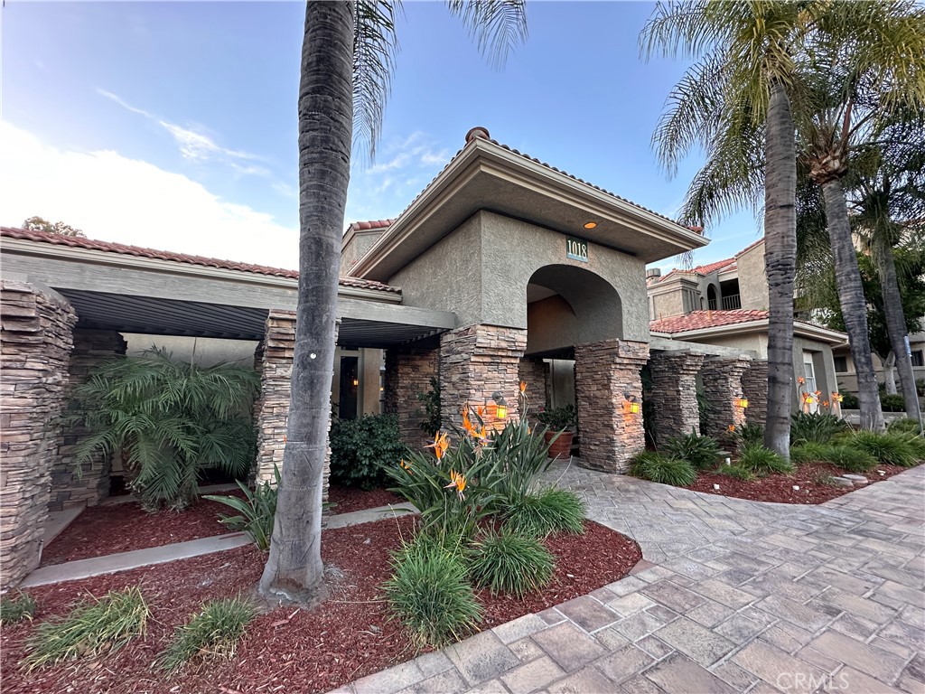 1005 Vista Del Cerro Drive 208