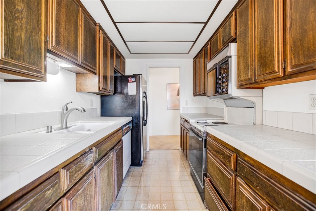 836 S Bundy Drive 408