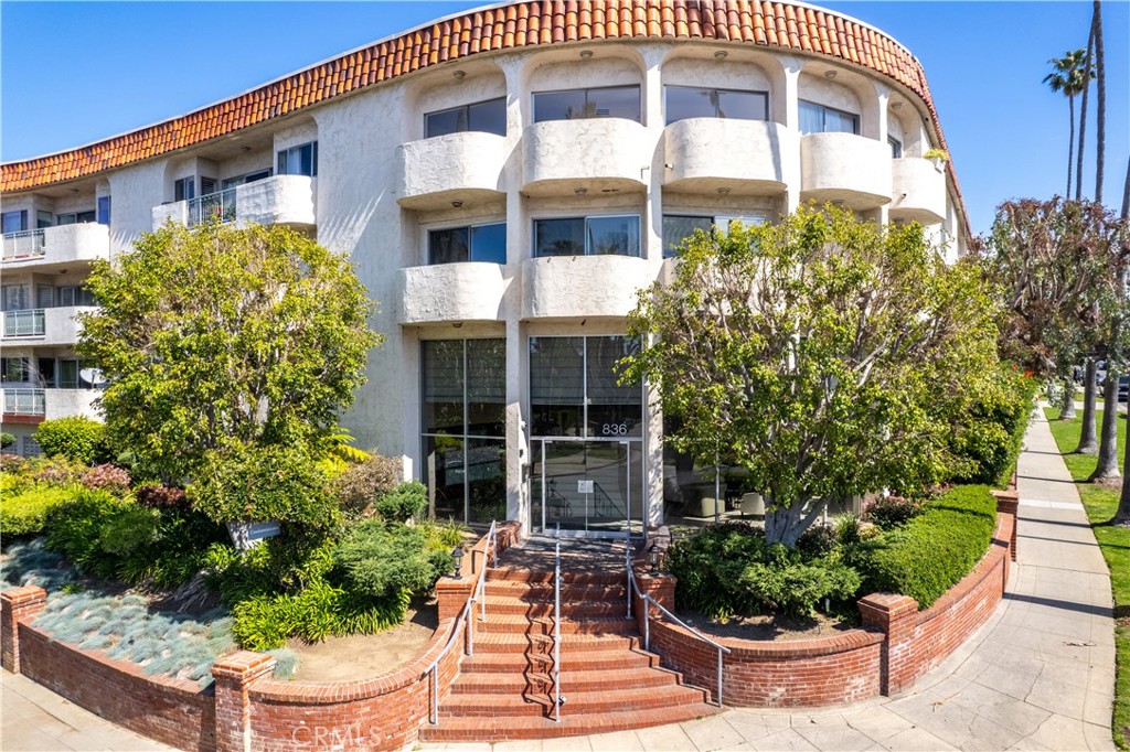836 S Bundy Drive 408