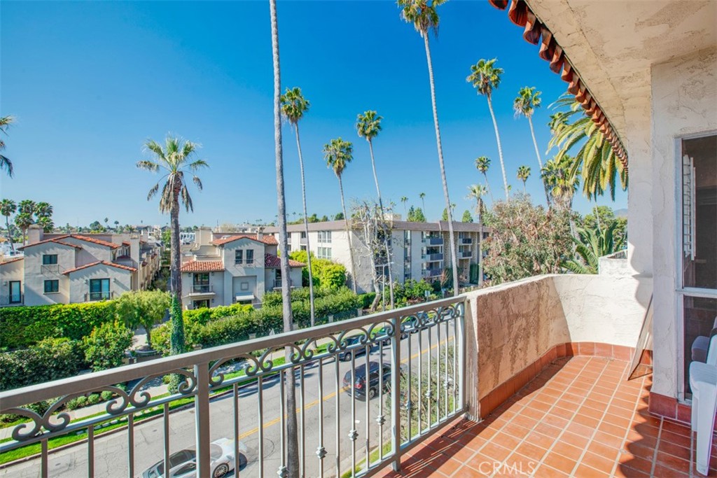 836 S Bundy Drive 408