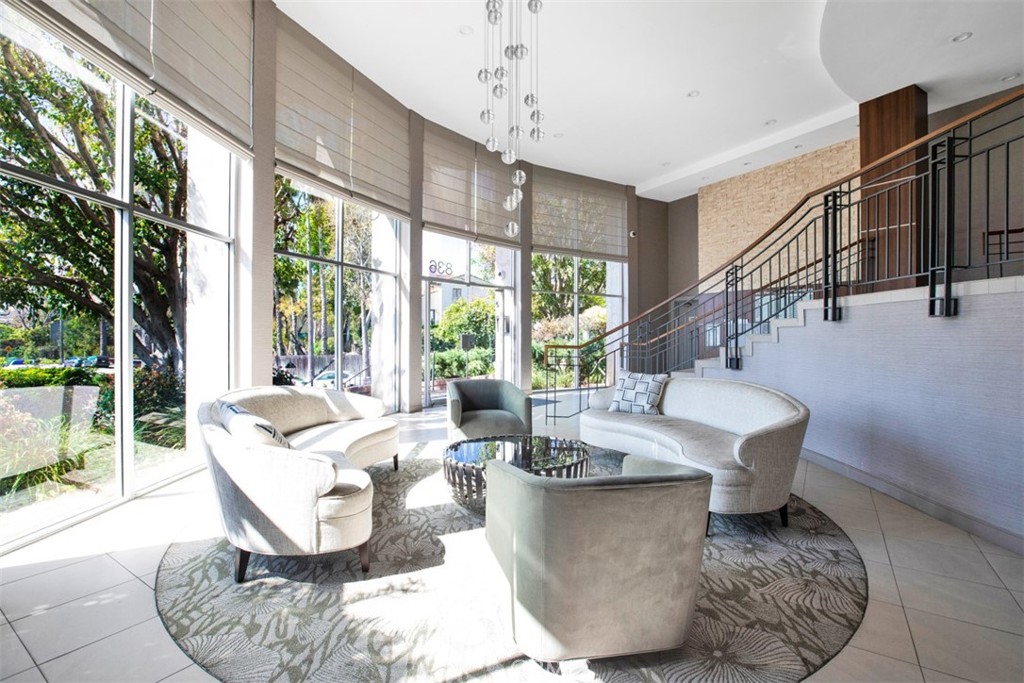 836 S Bundy Drive 408