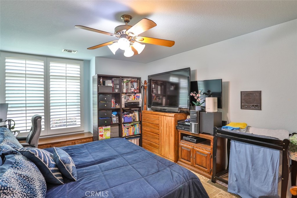 8025 Thoroughbred Street
