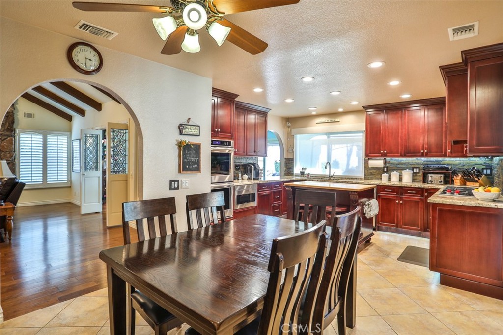8025 Thoroughbred Street