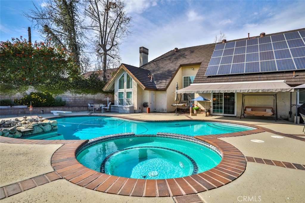 8025 Thoroughbred Street