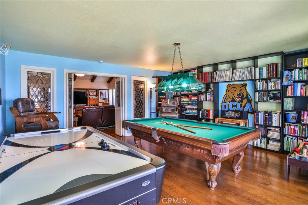 8025 Thoroughbred Street