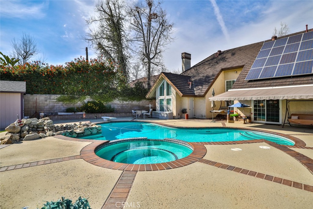 8025 Thoroughbred Street