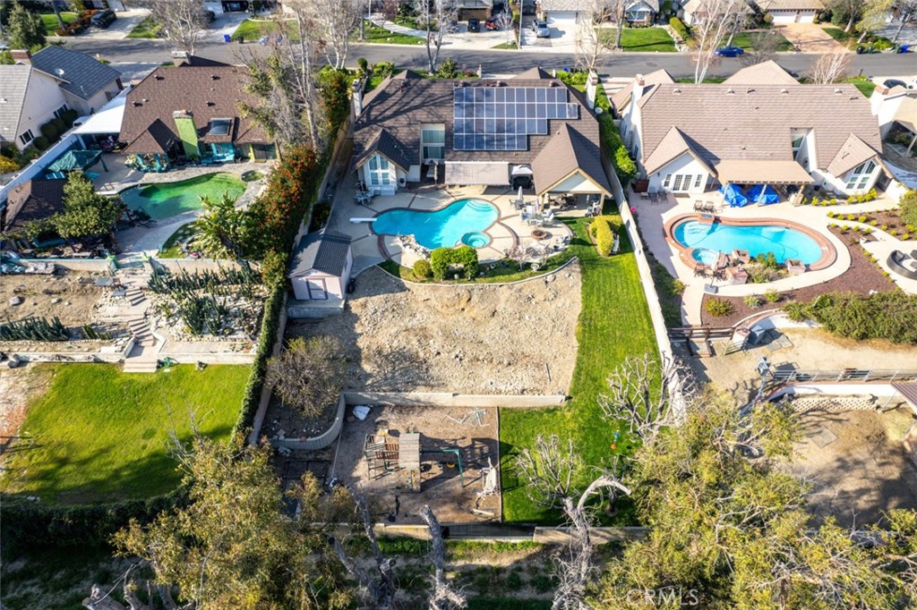 8025 Thoroughbred Street