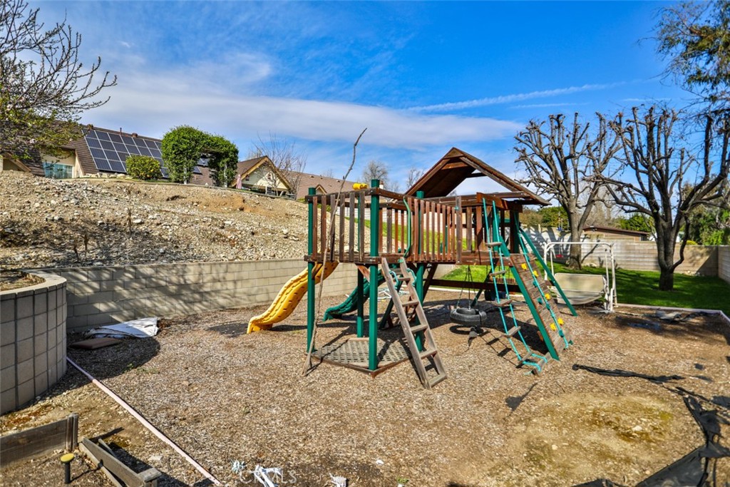 8025 Thoroughbred Street
