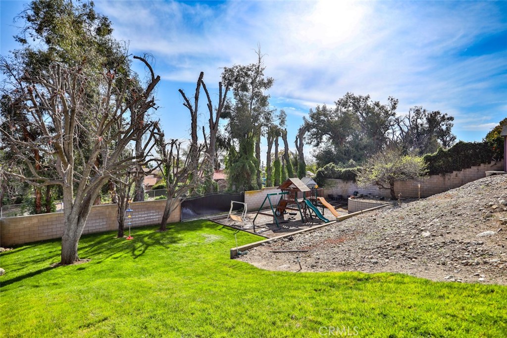 8025 Thoroughbred Street