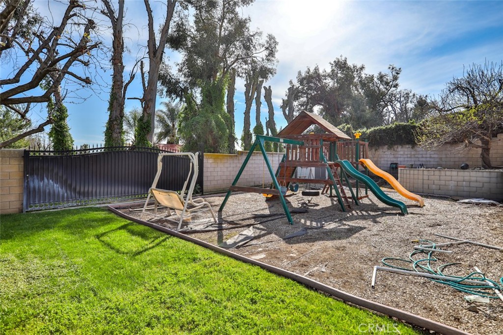 8025 Thoroughbred Street