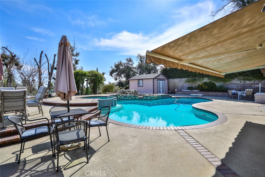 8025 Thoroughbred Street