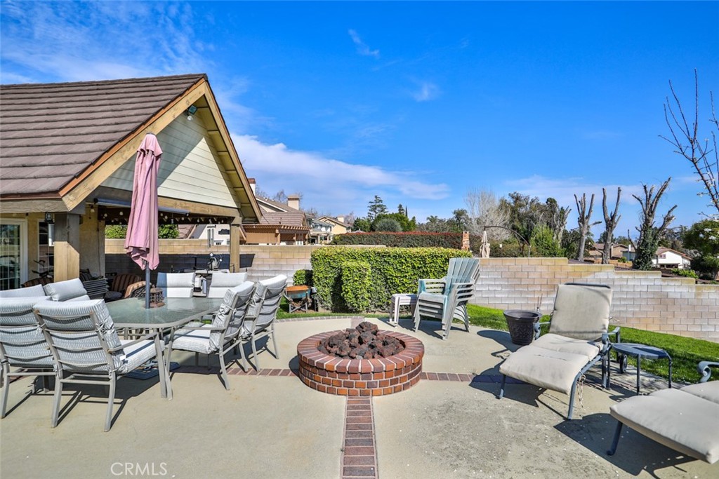 8025 Thoroughbred Street