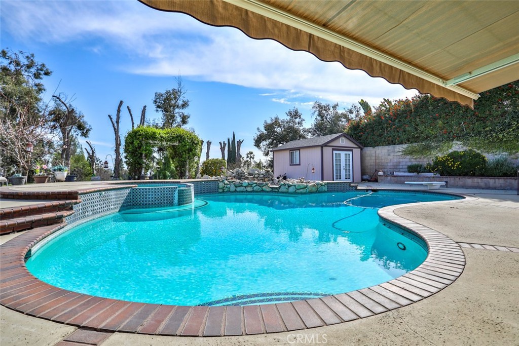 8025 Thoroughbred Street