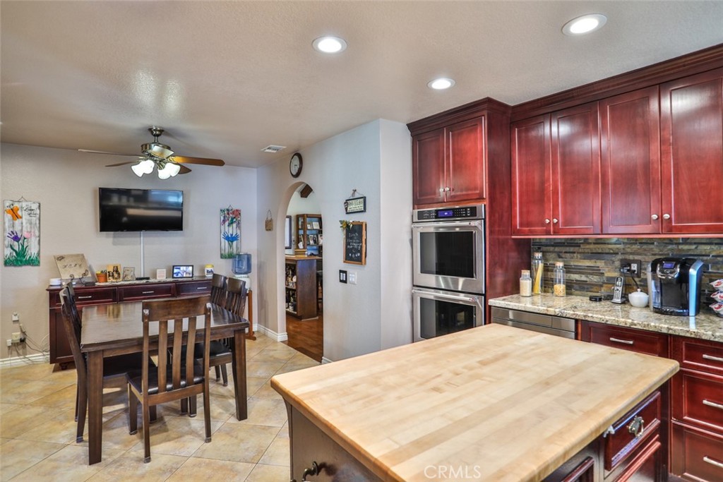 8025 Thoroughbred Street